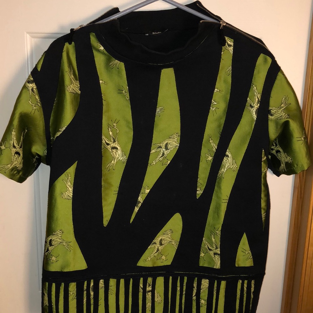 Neiman Marcus Risto no Sz approx 21.5” armpit to armpit 25” shoulder to bottom